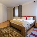 Rose Gostinjska kuća 4*